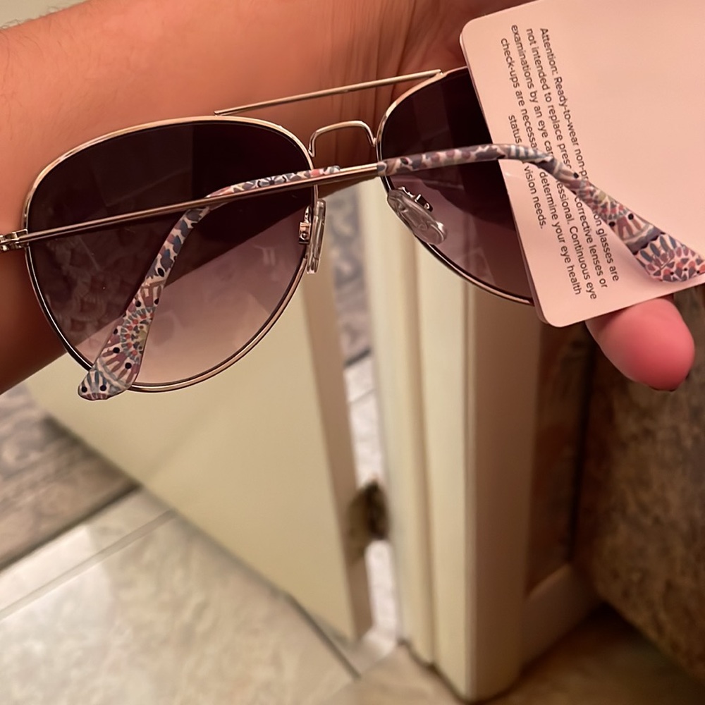 Vera Bradley Sunglasses - Picture 3 of 4